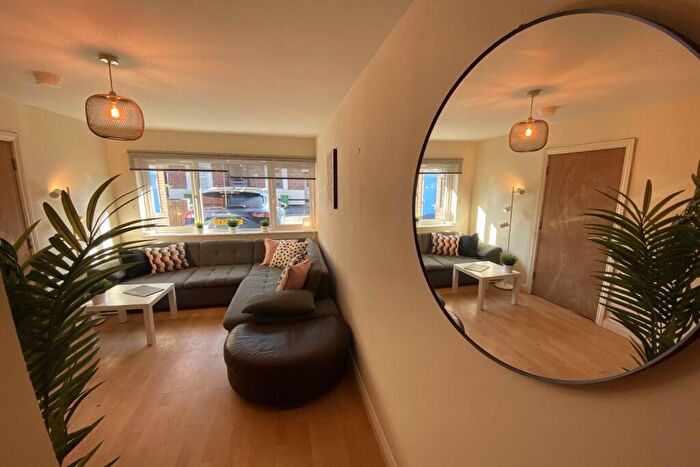 6 Bedroom Terraced House To Rent In Hungerton Street, Lenton, NG7