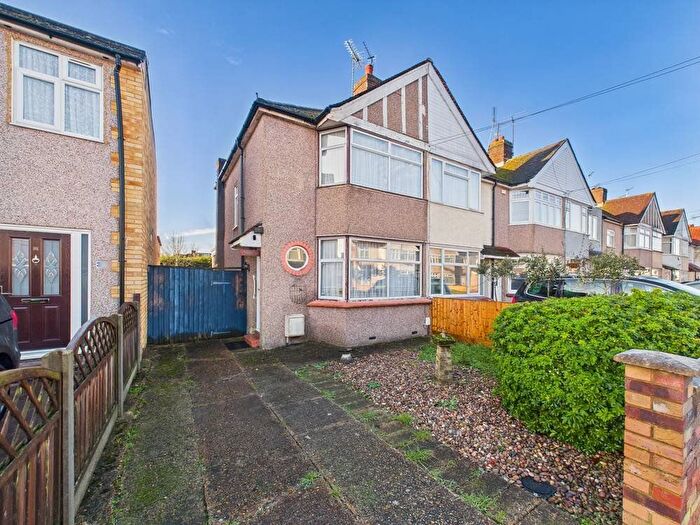 2 Bedroom End Terrace House For Sale In Hanover Avenue, Feltham, TW13