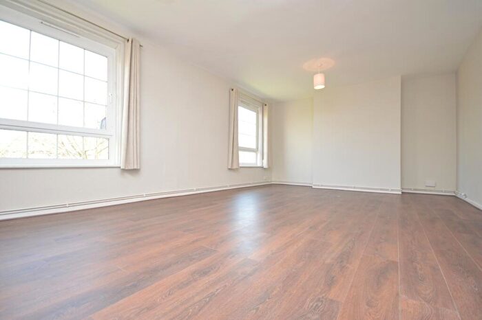 3 Bedroom Flat To Rent In Frendsbury Road, SE4