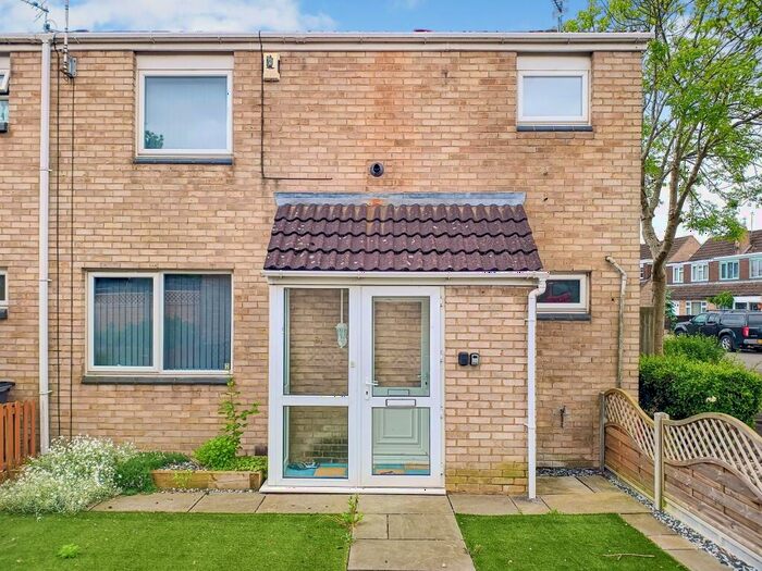 4 Bedroom Semi-Detached House To Rent In Chevin Avenue, Leicester, LE3