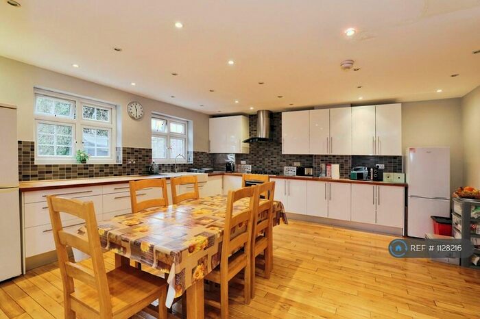 6 Bedroom Semi-Detached House To Rent In West Hill, London, HA9