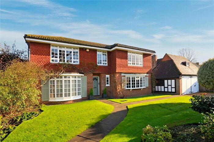 4 Bedroom Detached House For Sale In Clive Road, Esher, Surrey, KT10