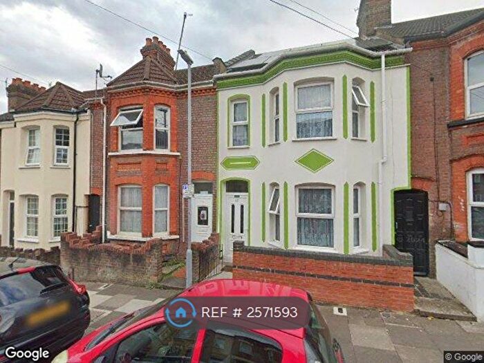 Studio To Rent In Lyndhurst Road, Luton, LU1