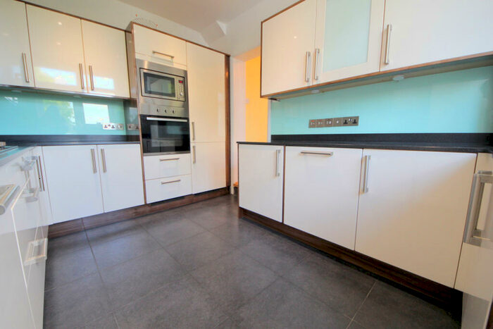6 Bedroom Semi-Detached House To Rent In Queen Elizabeth's Drive, Southgate, N14