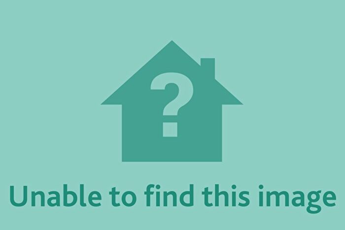 2 Bedroom Flat To Rent In Lansdowne Gardens, Vauxhall, London, SW8