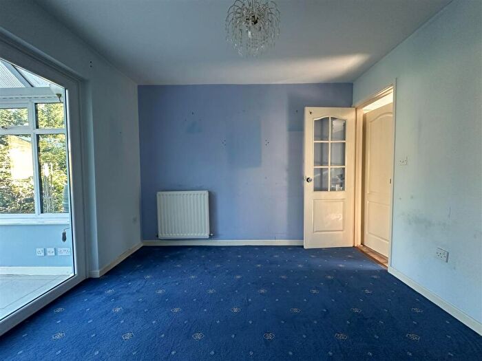 3 Bedroom Link Detached House For Sale In Awdry Close, Chippenham, SN14