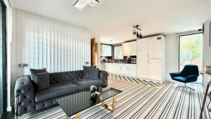 2 Bedroom Flat For Sale In Oberon Court, London, E6