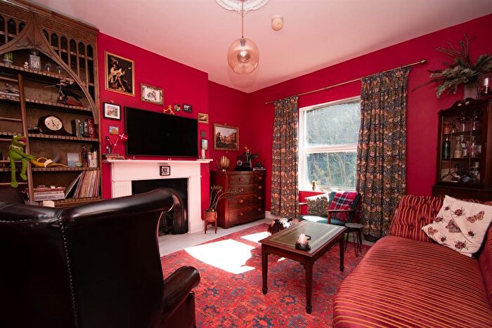 3 Bedroom Flat For Sale In Milward Crescent, Hastings, TN34