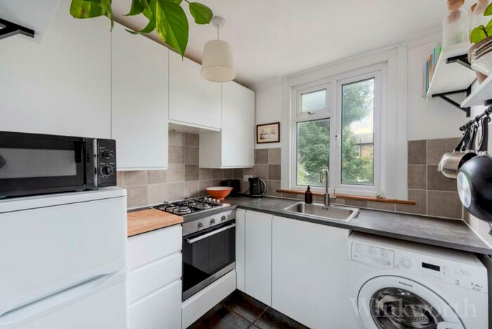 1 Bedroom Apartment To Rent In Kings Grove, London, SE15