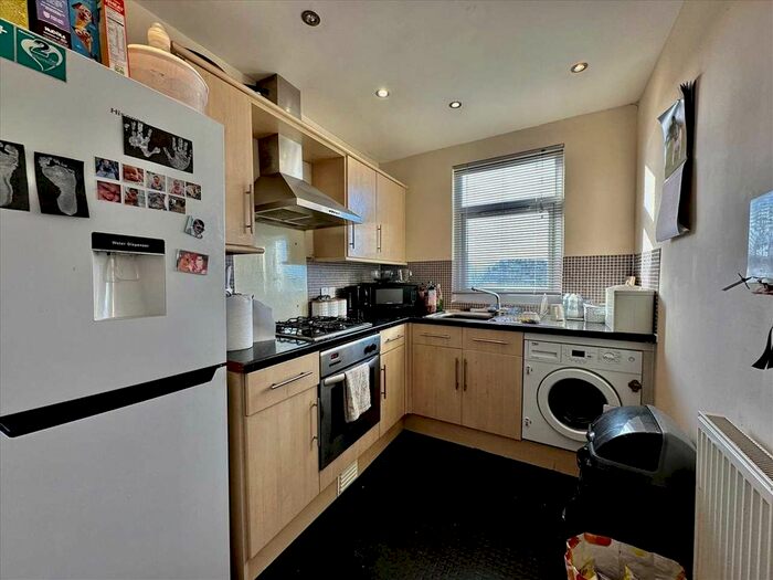 2 Bedroom Flat To Rent In Elm Road, Mannamead, Plymouth, PL4