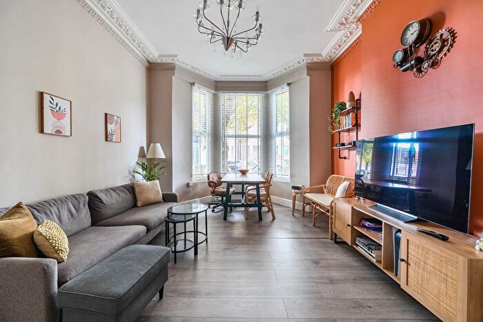 2 Bedroom Flat To Rent In Weltje Road, London, W6