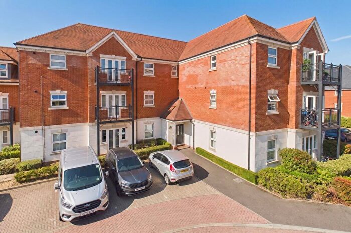 2 Bedroom Flat For Sale In Kennedy Place, Wokingham, Berkshire, RG40