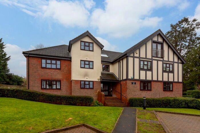 2 Bedroom Flat To Rent In Marlow Court, Sevenoaks, Kent, TN13