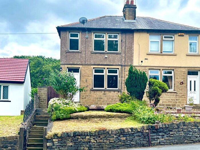 3 Bedroom Semi-Detached House For Sale In Newsome Road, Huddersfield, HD4