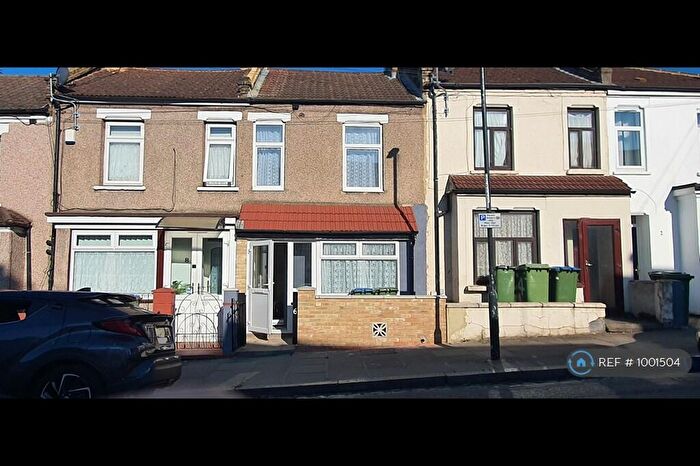 3 Bedroom Terraced House To Rent In Kentmere Road, London, SE18