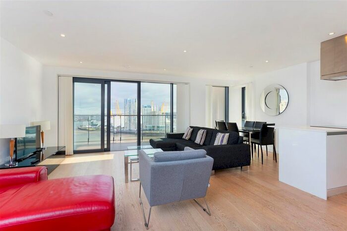 3 Bedroom Flat To Rent In Yabsley Street, Horizons Tower, E14