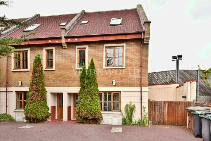 3 Bedroom End Of Terrace House To Rent In Urban Mews, Hermitage Road, London, N4