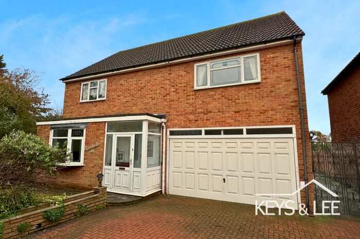 4 Bedroom Detached House To Rent In Dover Close, Romford, RM5
