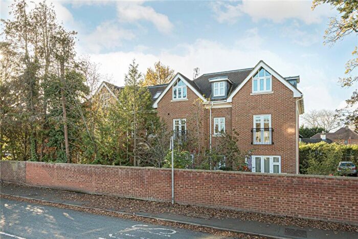 2 Bedroom Apartment For Sale In Sidney Road, Walton-on-Thames, Surrey, KT12