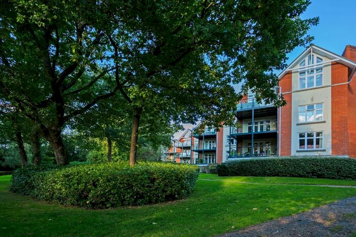 3 Bedroom Flat To Rent In Warberry Park Gardens, Tunbridge Wells, TN4