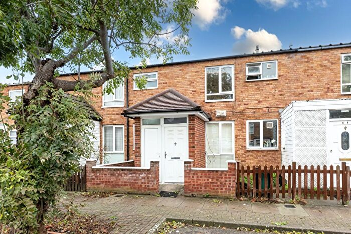 3 Bedroom Terraced House To Rent In Dunston Road, Battersea, London, SW11