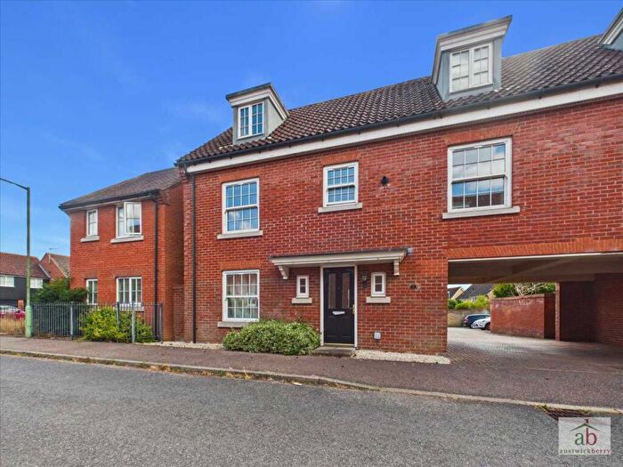 5 Bedroom Town House For Sale In Quantrill Terrace, Grange Farm, Kesgrave, IP5