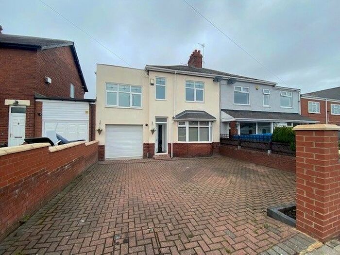 4 Bedroom Semi-Detached House To Rent In North Avenue, Westerhope, Newcastle Upon Tyne, NE5