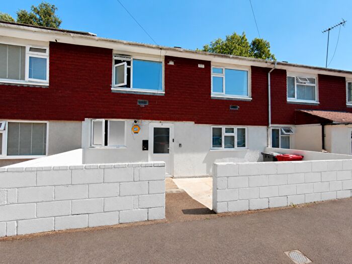4 Bedroom Terraced House For Sale In Windermere Way, Slough, Berkshire, SL1