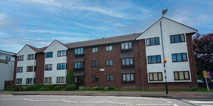 2 Bedroom Flat To Rent In Ospreys, Leigh Road, Leigh-on-Sea, SS9