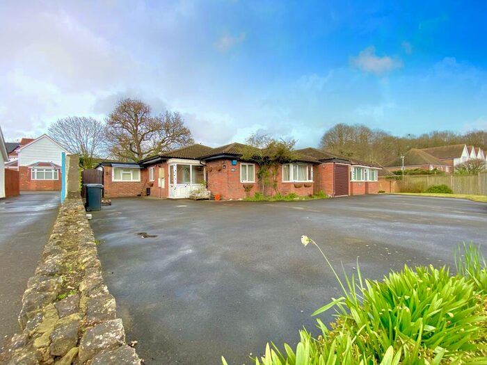 4 Bedroom Bungalow To Rent In Sutton Road, Maidstone, ME15