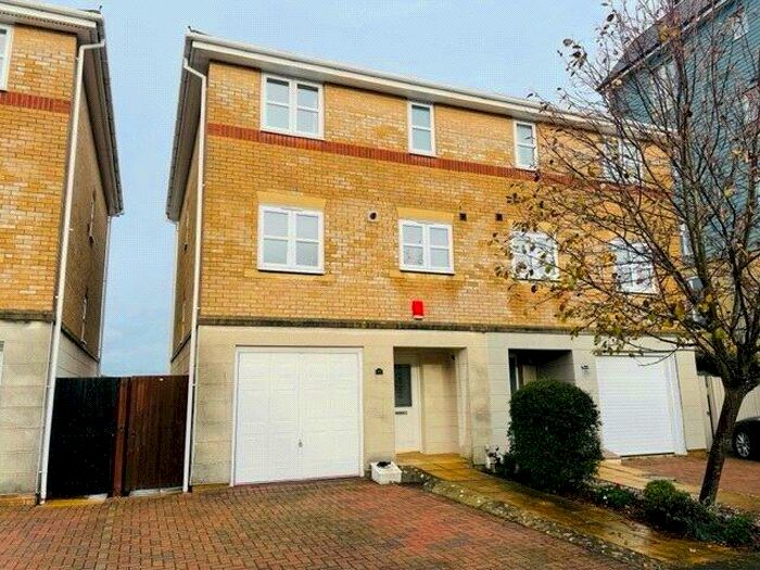 4 Bedroom Semi-Detached House To Rent In Cheldoc Rise, St. Marys Island, Chatham, Kent, ME4