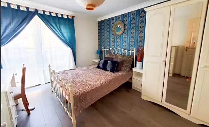 1 Bedroom Flat To Rent In Woodland Crescent, London, SE16