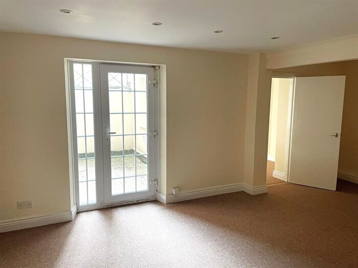 2 Bedroom Flat To Rent In Clarence Square, Cheltenham, GL50