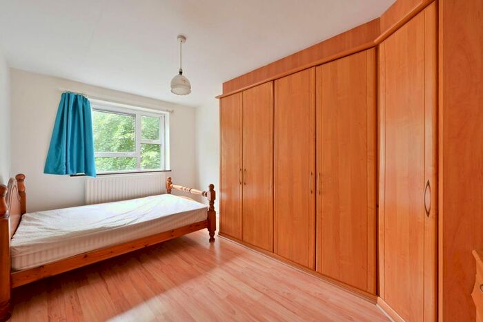 2 Bedroom Flat To Rent In Princes Road, Wimbledon, London, SW19