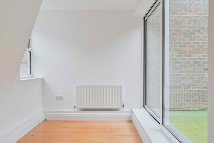 2 Bedroom Flat To Rent In Princeton Street, Holborn, London, WC1R