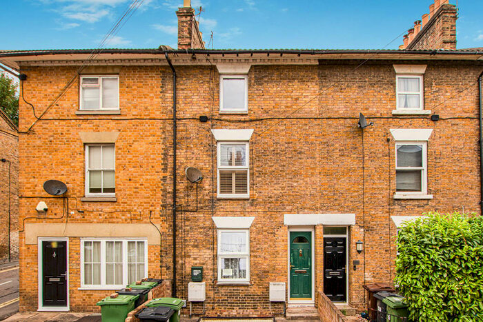 2 Bedroom Flat To Rent In Marsham Street, Maidstone, Kent, ME14