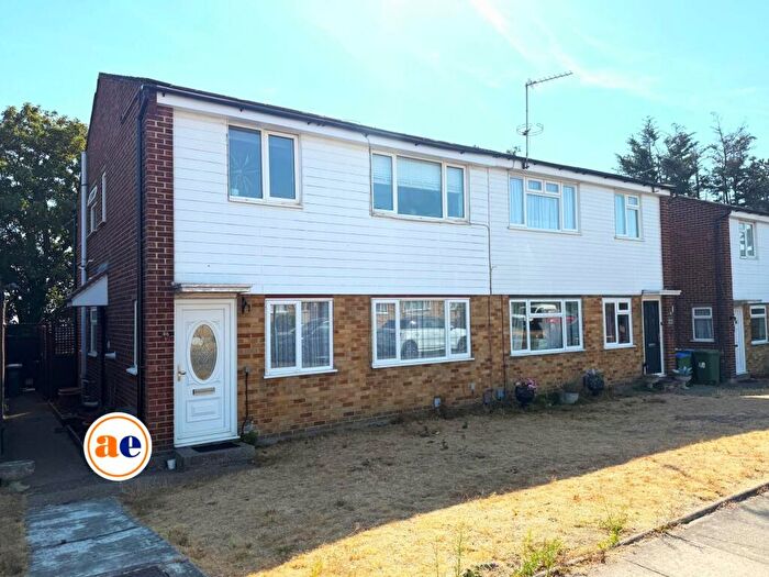 2 Bedroom Maisonette For Sale In Milford Close, . ** Video Tour & D Floorplans Available **, SE2
