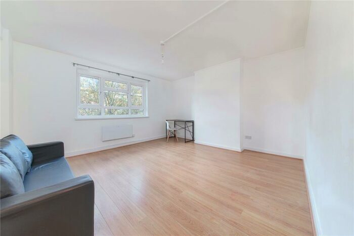3 Bedroom Flat To Rent In Wenlock Court, New North Road, Hoxton, London, N1
