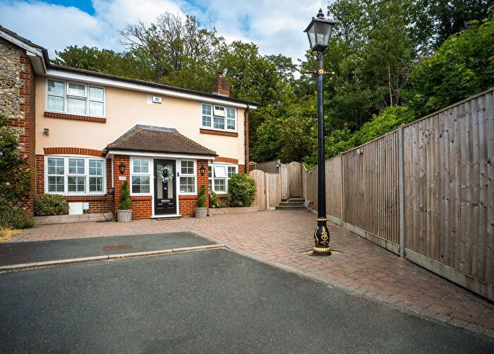 4 Bedroom End Of Terrace House For Sale In Fiddlers Close, Greenhithe, Kent, DA9