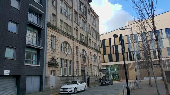 2 Bedroom Flat To Rent In College Street, City Centre, G1