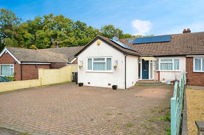 3 Bedroom Semi-Detached Bungalow For Sale In Broad Acre, Bricket Wood, St. Albans, AL2