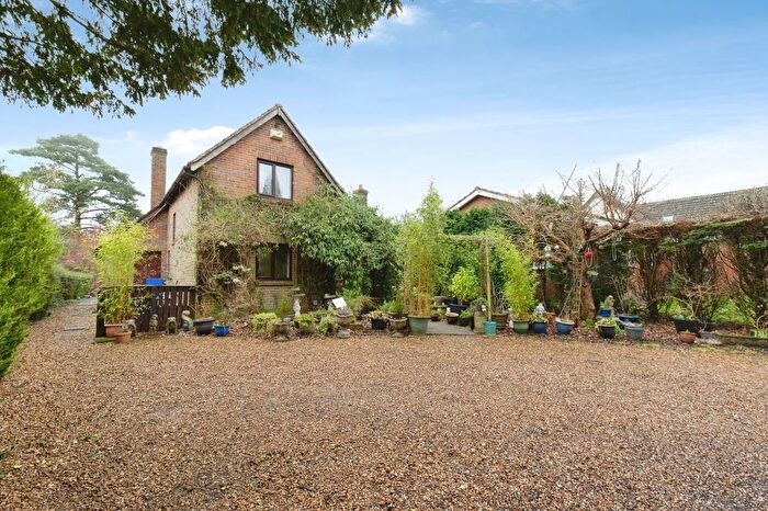 3 Bedroom Detached House For Sale In Headley Heath Approach, Tadworth, Surrey, KT20