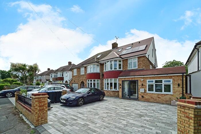 2 Bedroom Flat To Rent In Holland Gardens, Egham, TW20
