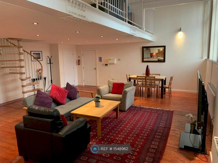 2 Bedroom Flat To Rent In Charterhouse School, Hull, HU2