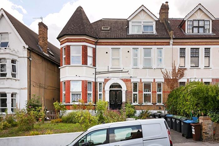 1 Bedroom Flat To Rent In Normanton Road, South Croydon, CR2