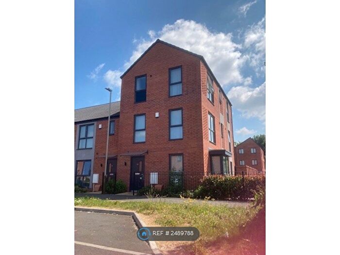 4 Bedroom Semi-Detached House To Rent In Pescall Boulevard, Leicester, LE4