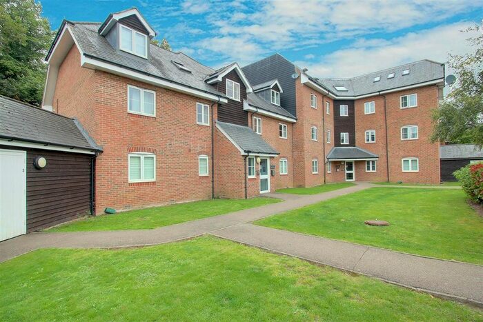 2 Bedroom Flat To Rent In Wharf Way, Hunton Bridge, Kings Langley, WD4