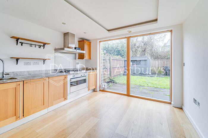 3 Bedroom Mews To Rent In Sloane Mews, Aubrey Road, Crouch End, N8