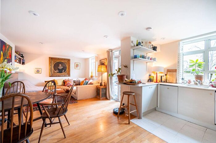 2 Bedroom Flat For Sale In Westbourne Grove, Notting Hill, London, W11