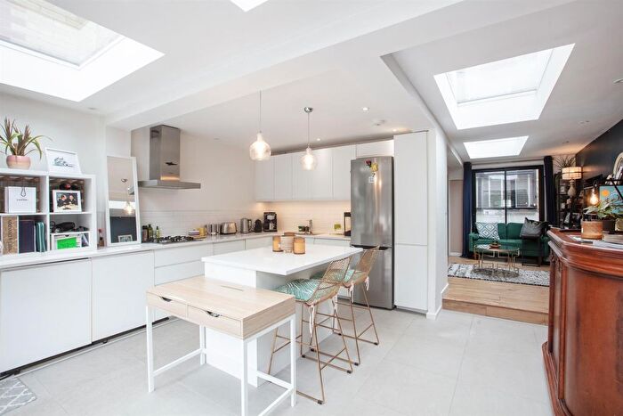 2 Bedroom Flat For Sale In Kirkwood Road, Nunhead, SE15